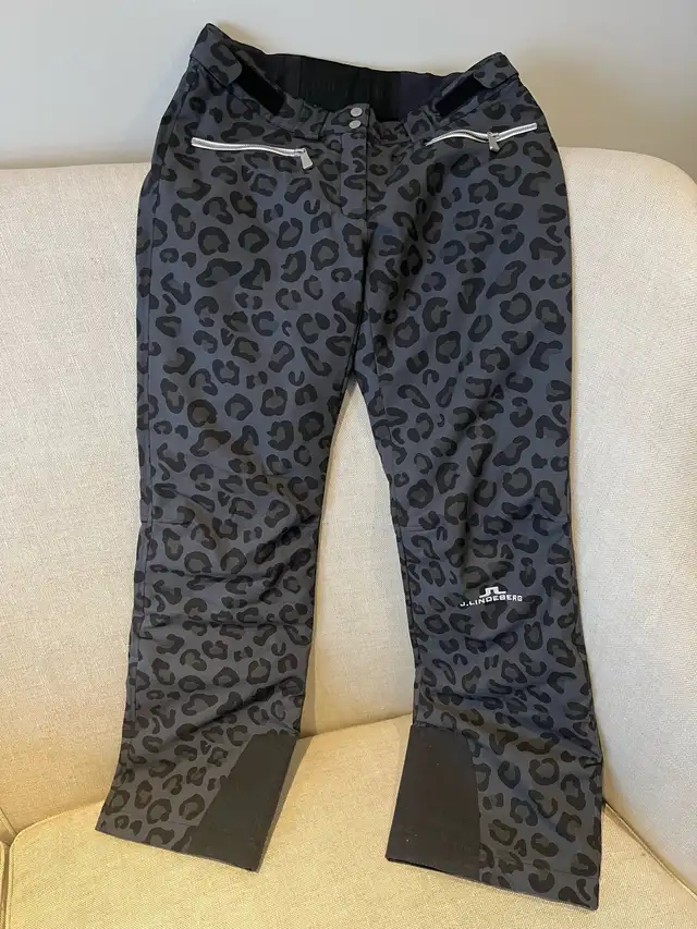 J Lindenberg women’s ski pants  in Ski in Markham / York Region - Image 2