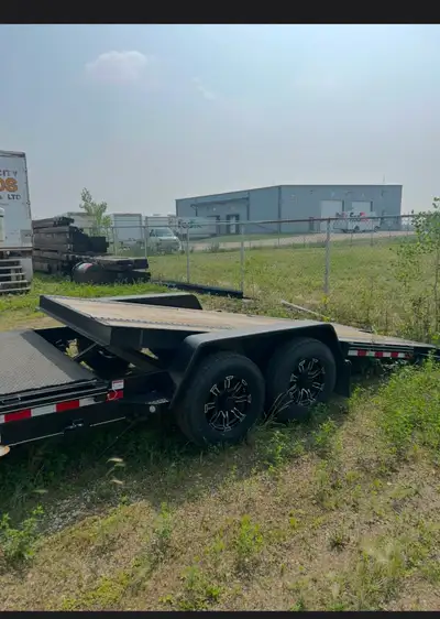For sale like new 2022 Kaufman 26 foot tilt deck gooseneck trailer. 12 feet stationary with 14 feet...