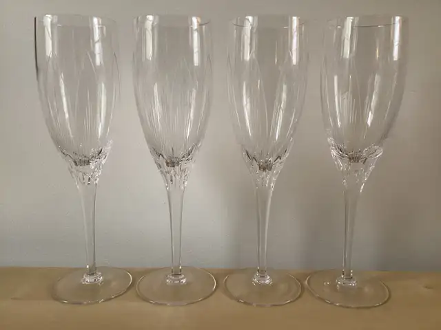 4 Gorgeous Crystal Champagne Sparkling Wine Flutes Glasses in Kitchen & Dining Wares in West Island - Image 3