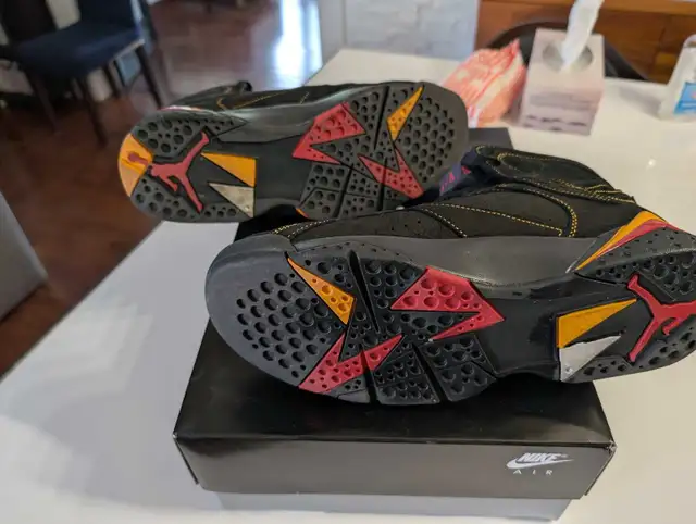 Superbe air Jordan 7 rétro comme neuf grandeur 9.5 in Men's in Québec City - Image 4