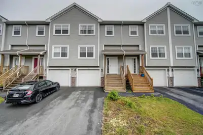3 Beds 3.5 Baths Townhouse