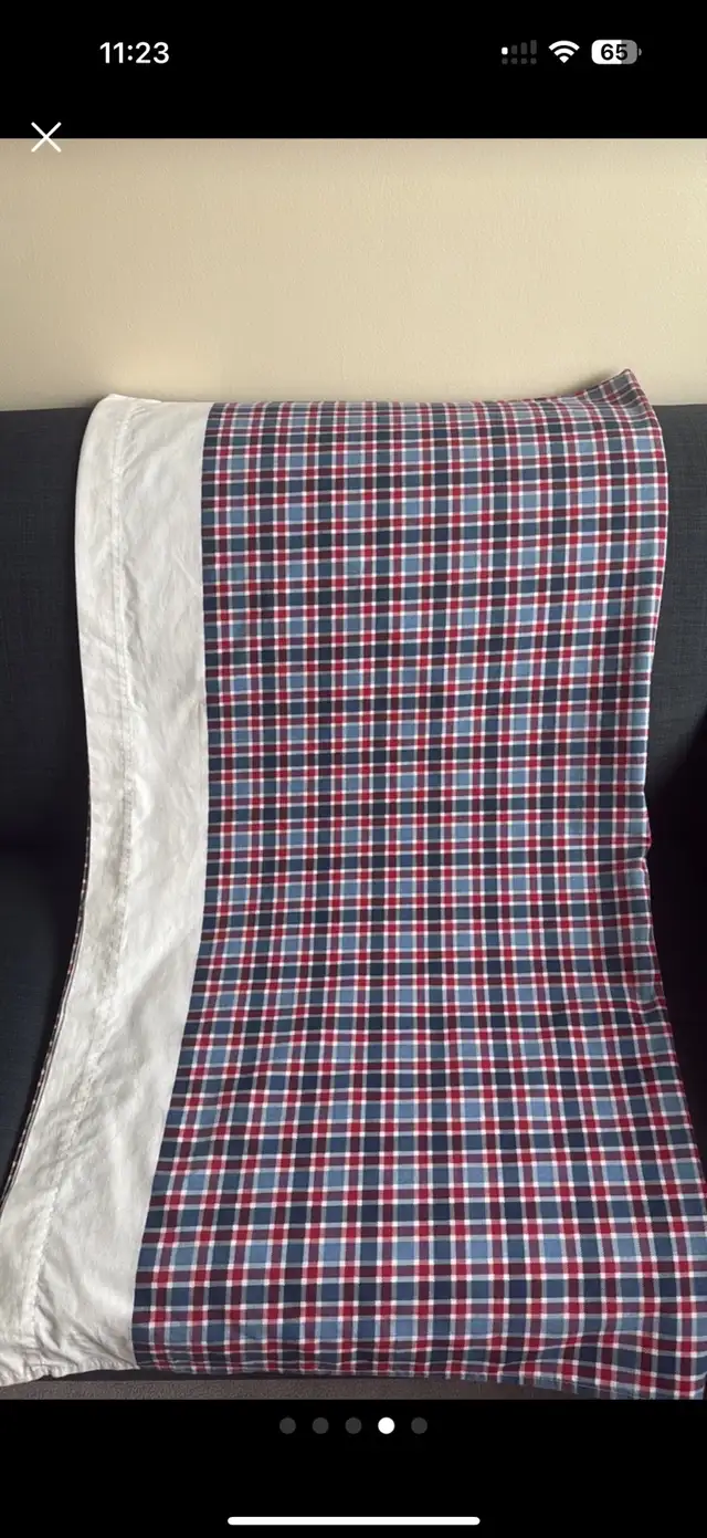 Bedding Set (Queen size) 3 pieces  in Bedding in City of Toronto - Image 5