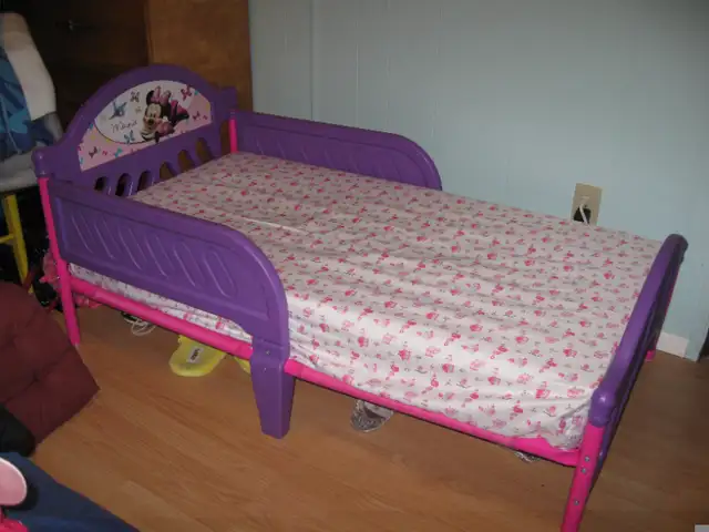 Lit pour petite fille in Beds & Mattresses in Lévis - Image 3