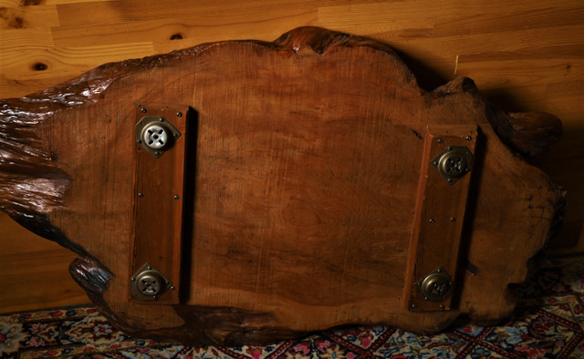 Solid ornate wood coffee table in Coffee Tables in City of Montréal - Image 3