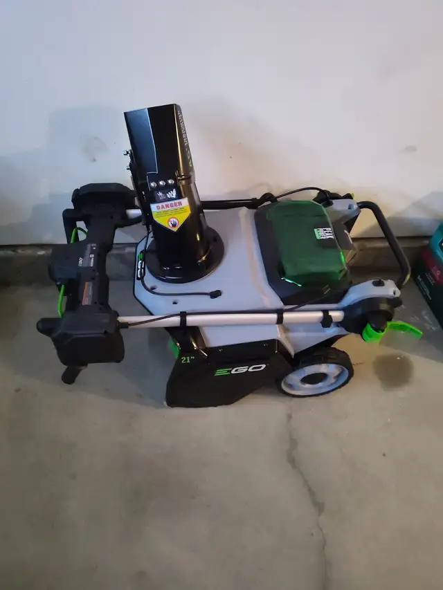 EGO SNOW BLOWER brand New - TOOL ONLY $650, in Snowblowers in Kamloops - Image 4