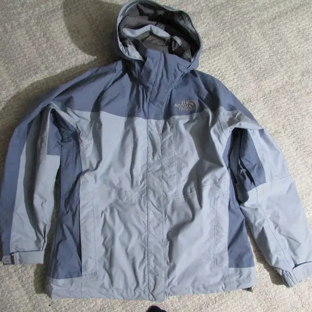The North Face - Women's Jacket in Women's - Tops & Outerwear in Saskatoon - Image 2