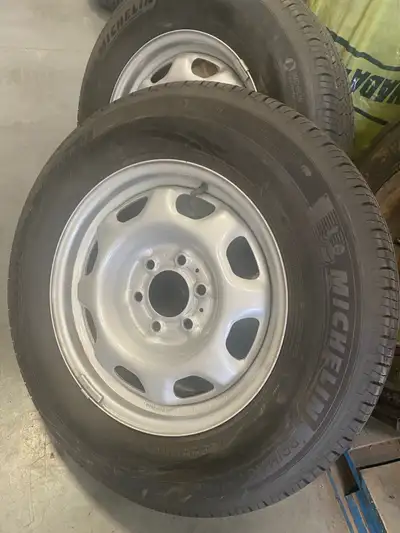 New Michelin summr tires used for less than one month.245/70/17
