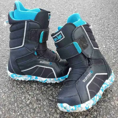Kids BURTON Snowboard Boots  size 5, View more