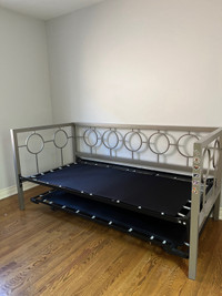 Day bed with Trundle