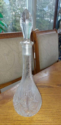 Gorgeous vintage pinwheel crystal 17.5 " decanter