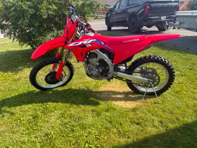 2022 Honda CRF450R, bought from dealership with 20hrs, put 3.1 hours on it in 3 years. Fresh oil cha...