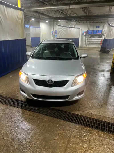 2009 Toyota Corolla , Fuel efficient & reliable 5 Speed manual Runs and drive excellent, Power door...