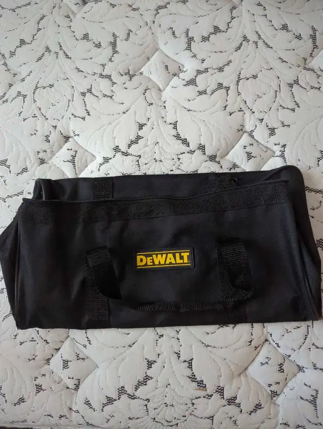 DeWalt Screw Gun in Power Tools in Oshawa / Durham Region - Image 4