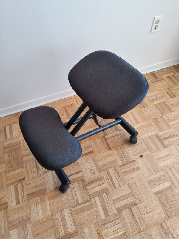 Chaise à genoux ergonomique à vendre/Kneeling chair for sale dans Chaises, Fauteuils inclinables  à Ville de Montréal - Image 3