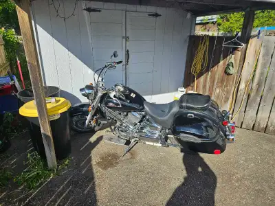 Only 17,500 kms. Brand new tires/ brakes. All fluids changed , ready to ride. Extra seat and windscr...