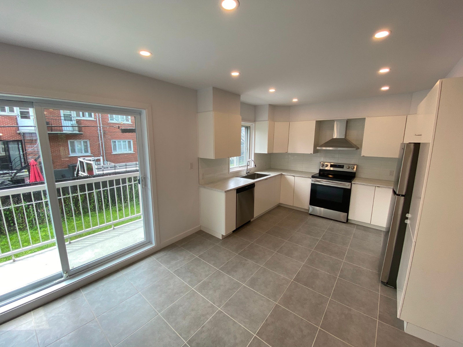 Spacious 1,800 sq ft 4-Bedroom Duplex with Finished Basement — photo 2