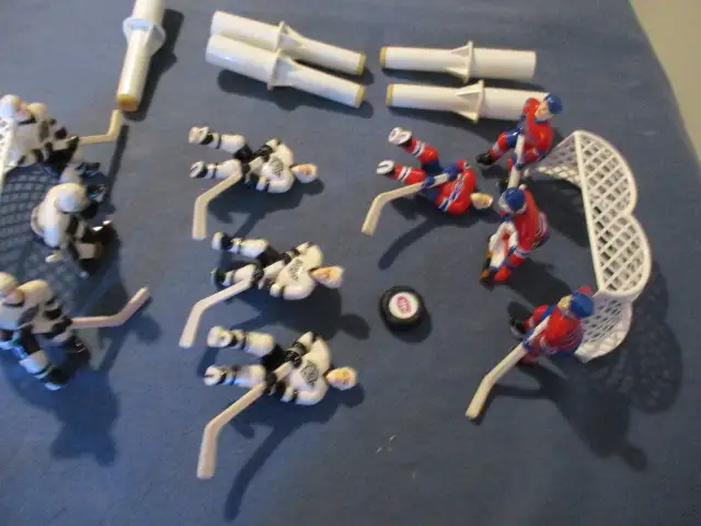 LOT OF 10 PLASTIC HOCKEY PLAYER FIGURES-2 NETS+ NHL-K.S.T.-1989 in Arts & Collectibles in Laval / North Shore - Image 4