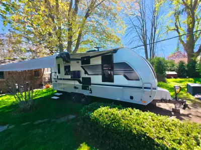 Premium Light Weight 4 Season Travel Trailer Has been stored indoor in the winter season Many many o...