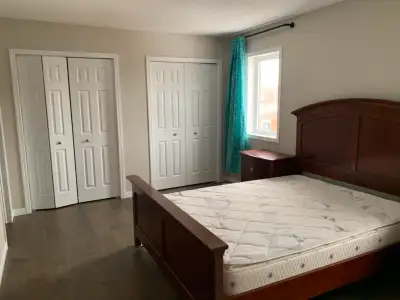 Walking distance to doon south campus, bus stops and plaza stores, restaurants. Water, heat, hydro,...