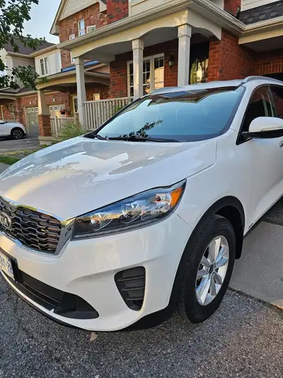 2.4 liter engine, 5 Seater All Wheel Drive Winter Tires Installed (Michelin X-Ice Snow, 235/65 R17)...