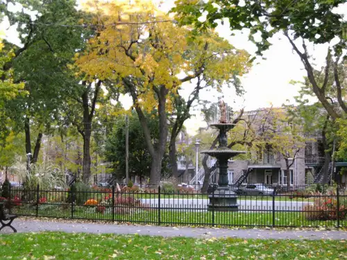 Août / Septembre 2026 4½ entièrement rénové au rez-de-chaussée avec cour donnant sur le Parc Sir-Geo...