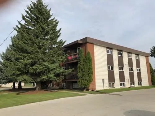 This renovated 2-bedroom apartment in Indian Head offers a comfortable and clean living space for yo...