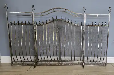 Fire Place ( ANTIQUE & VINTAGE ) Display Looks Steel heavy frame protected by fine screen to prevent...