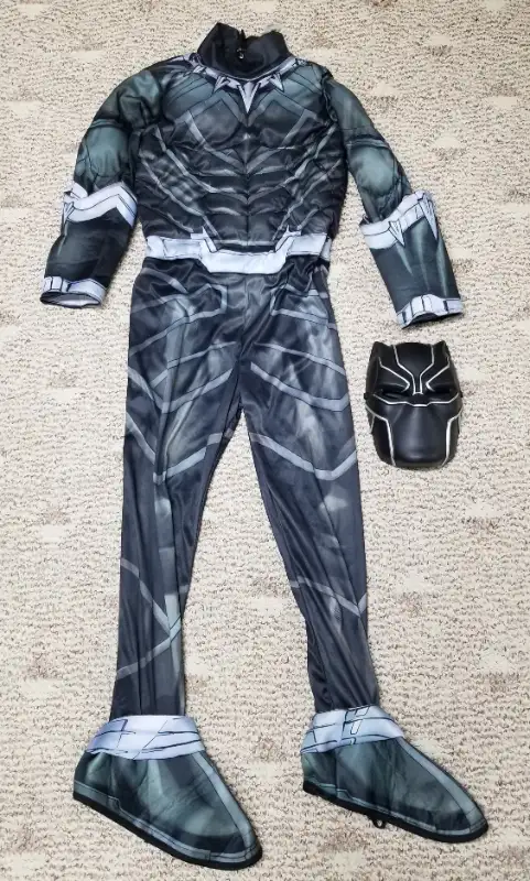 Black Panther Halloween Costume  -Size 14-16 in Costumes in Ottawa - Image 2