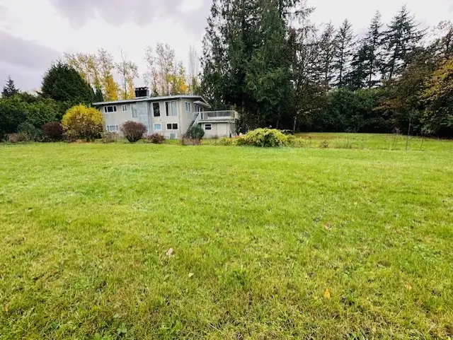 Lovely Family Acreage Home With Wonderful Views in Cloverdale in Land for Sale in Delta/Surrey/Langley - Image 6