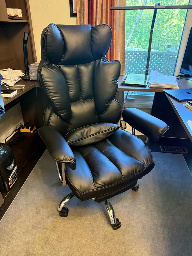 Office Chair in Chairs & Recliners in Markham / York Region - Image 2