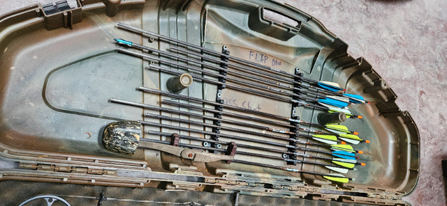 COMPOUND BOW WITH CASE AND ARROWS FOR SALE in Other in Yarmouth - Image 3
