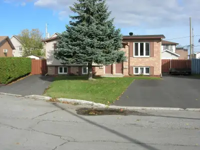 * 50 Rue Michaud Gatineau J8T 2W8 * Semi sous-sol * comprend 1 chambre à coucher * espaces pour lave...