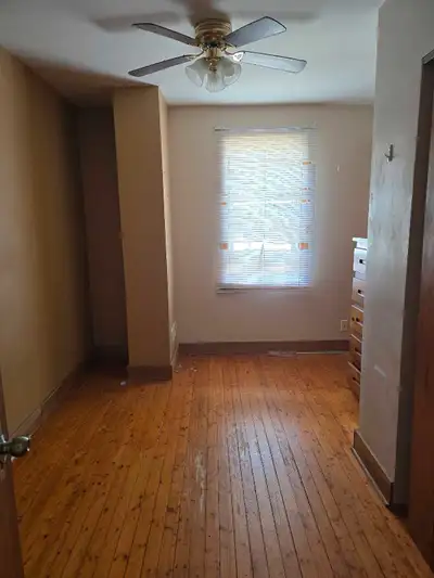 Private room for boys available. Near to St.Lawrence college, grocery stores, bus stops. Students pr...