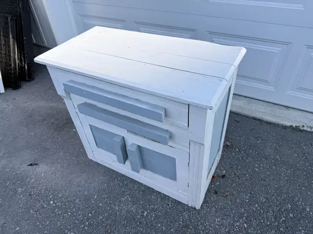  vintage cabinet  in Hutches & Display Cabinets in Peterborough - Image 2