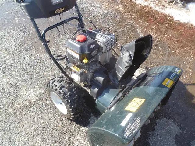 30" Yardworks/Mtd 305cc snowblower in Snowblowers in Ottawa - Image 5