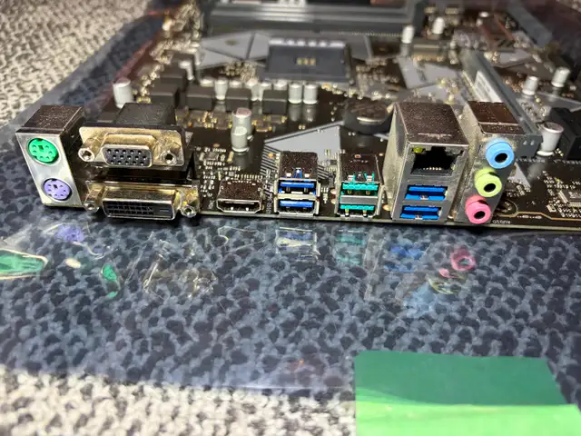 ASUS Prime B450M-A motherboard in System Components in City of Montréal - Image 4