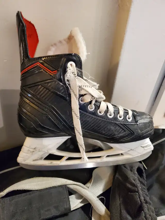 Kids / Youth Size 4.5/5 - Bauer NSX Hockey Skates in Hockey in Winnipeg - Image 5