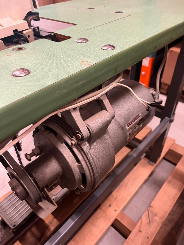 Juki MO-2512 Industrial Sewing Machine dans Autres équipements commerciaux et industriels  à Ville de Montréal - Image 4