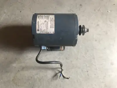 Moteur électrique 120 volt ou 220 il est en parfaite condition test à l’achat