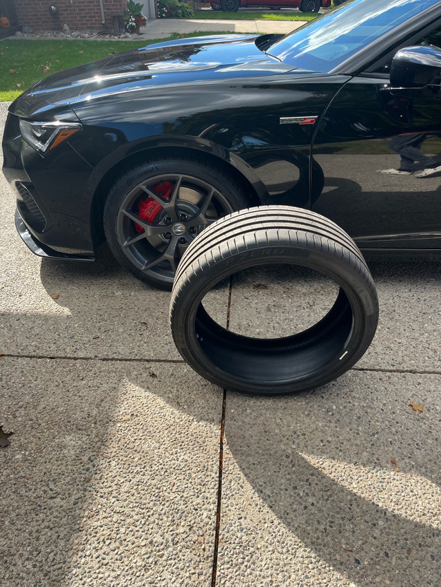 Pirelli P-Zero 255/35R20 Summer tires in Tires & Rims in London
