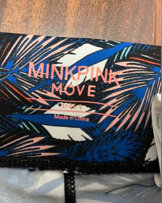 MINKPINK women’s large Move 7/8 leggings feather leaf print blue in Women's - Bottoms in Oshawa / Durham Region - Image 3