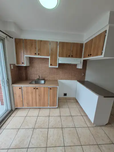 TRES Grand 4 1/2 RÉNOVÉ à louer à  ST.LEONARD!!!