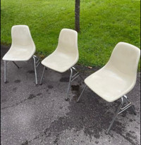 3 fibreglass chairs