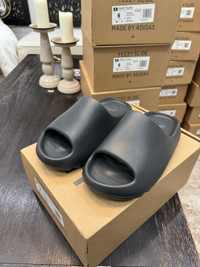 Yeezy Slide Onyx Size 5