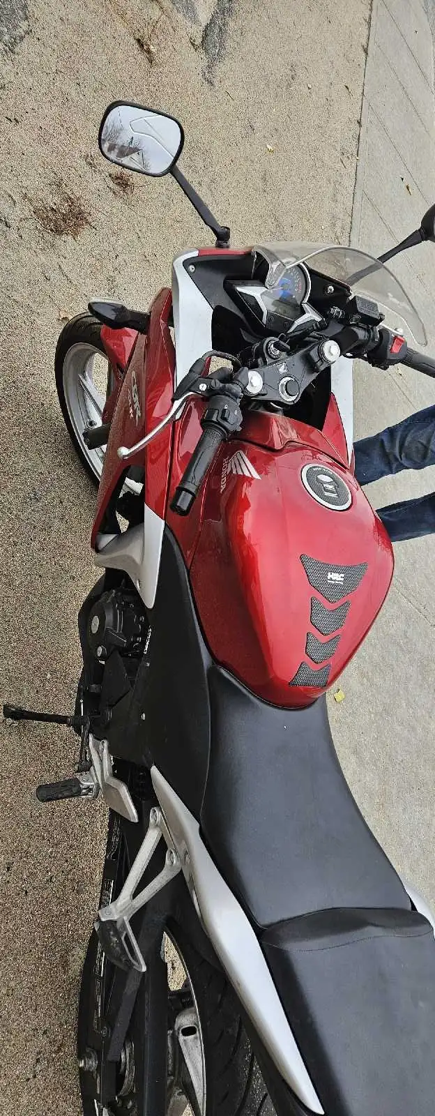 Honda CBR 250R in Sport Touring in Gatineau - Image 4