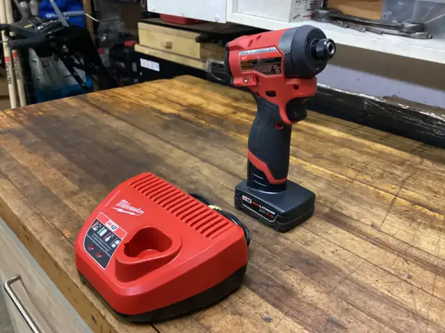 MILWAUKEE M12 GEN 3 FUEL BRUSHLESS 1/4” HEX IMPACT DRIVER KIT in Power Tools in Barrie - Image 8