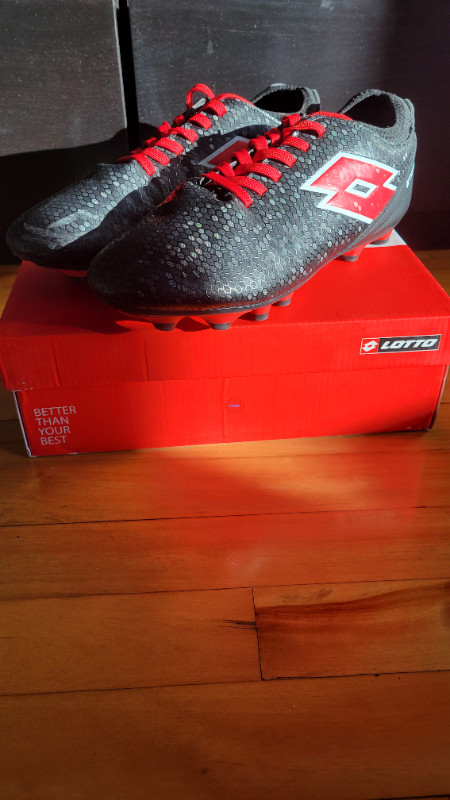 Lotto Storm Black and Red Men's Soccer Shoes dans Chaussures pour hommes  à Laval/Rive Nord - Image 4