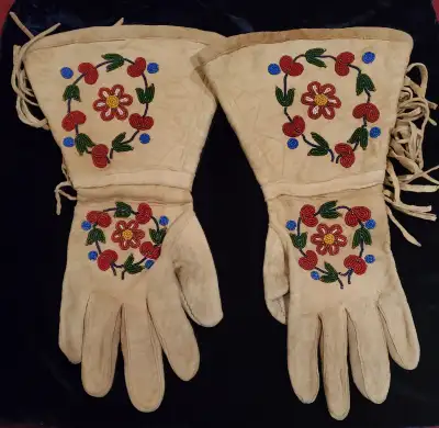 ANTIQUE NATIVE INDIAN GLOVES, View more