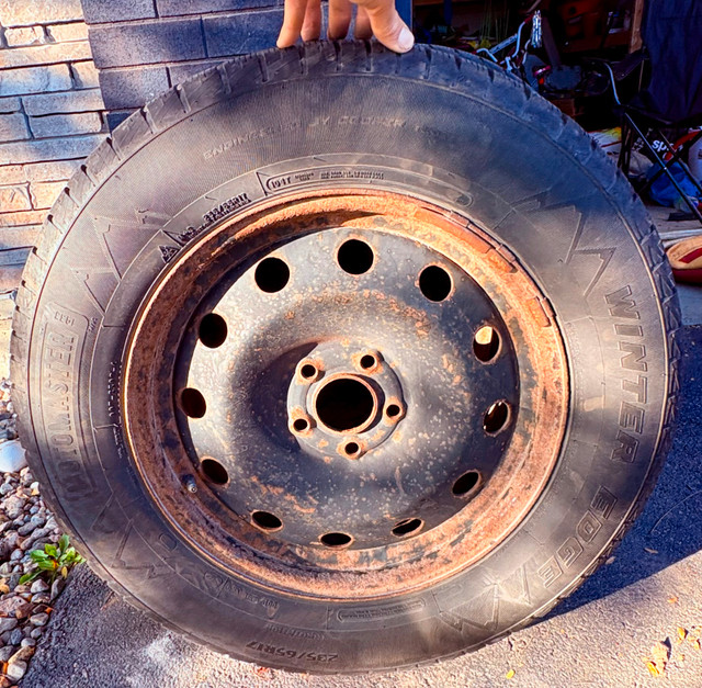 4 Winter Tires with Rims – Good ConditionMotomaster 235/65R17 in Tires & Rims in Gatineau - Image 4