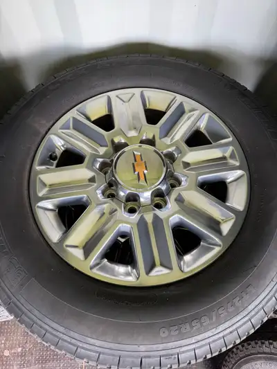 2024 FACTORY CHEVY 2500 HD HIGH COUNTRY WHEELS & TIRES LT 275/65/20 10 PLY Tires are in great condit...